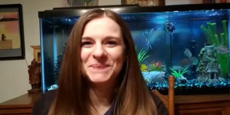 Kristy, a gestante de substituição, envia uma mensagem carinhosa às crianças.